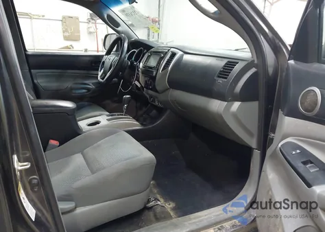 2015 Toyota Tacoma Base V6 z USA, uszkodzony, nr VIN 3TMLU4EN9FM206890